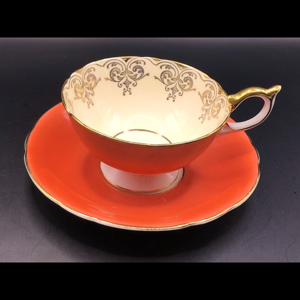 Aynsley B5131 Bone China Teacup and Saucer Orange Widemouth Gold Scrolls